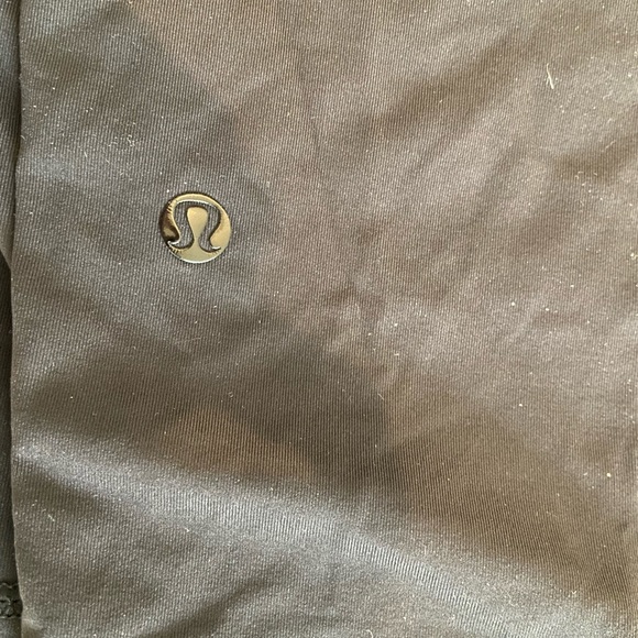 Black Lululemon capri - Picture 4 of 5